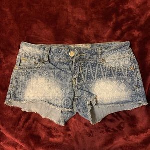 Cute patterned jean shorts